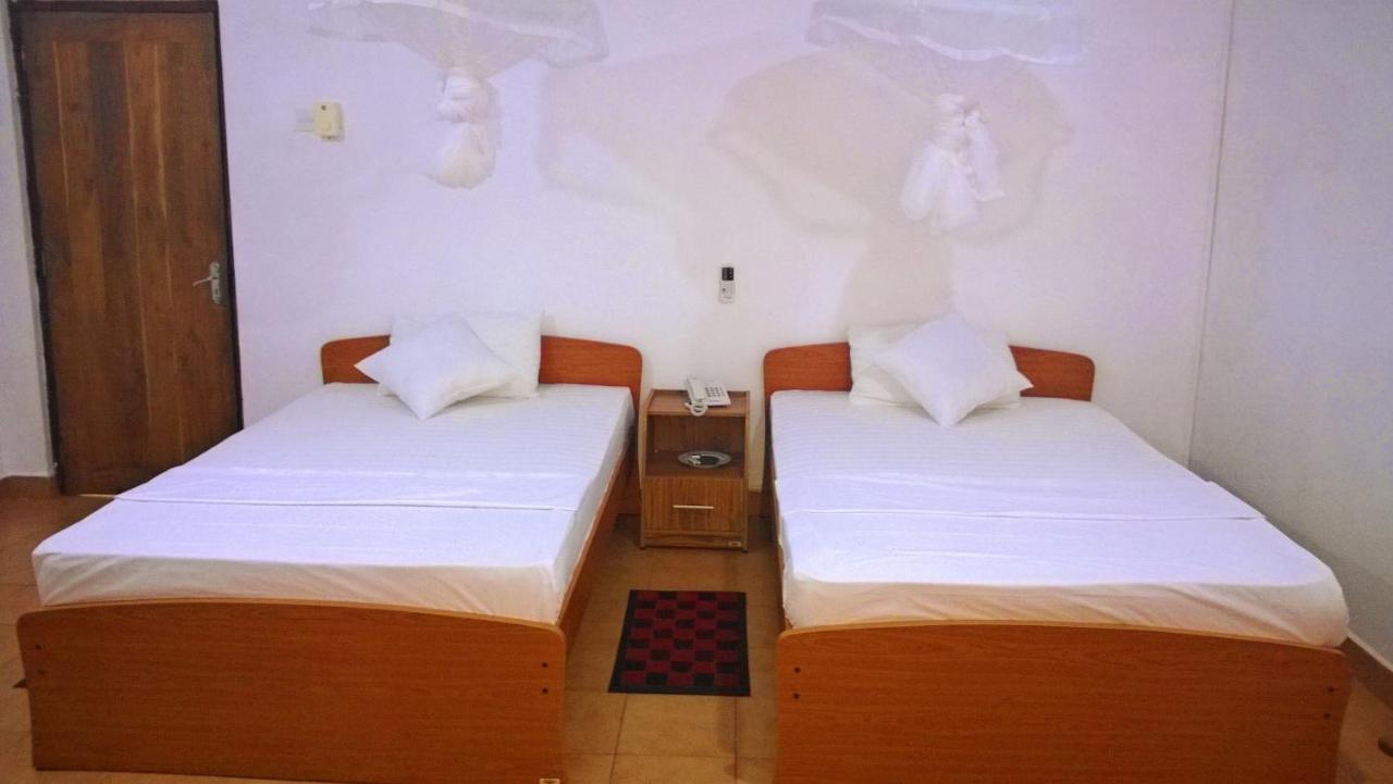 Saji-Sami Hotel Анурадхапура Екстер'єр фото
